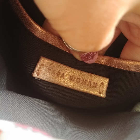 Like New Zara Woman Rose Gold Chain Strap Purse - Picture 4 of 7